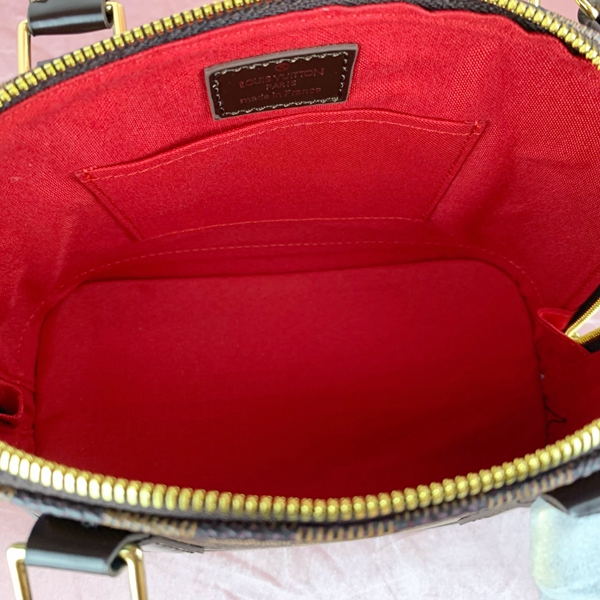 ルイヴィトンバッグ角部分ディテール